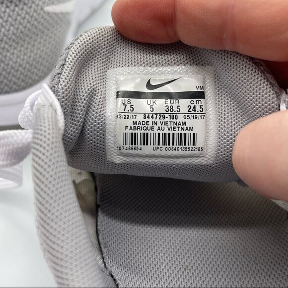 Nike, Flex Running Shoe, Size 7.5. New Laces, In excellent condition! - Picture 8 of 10